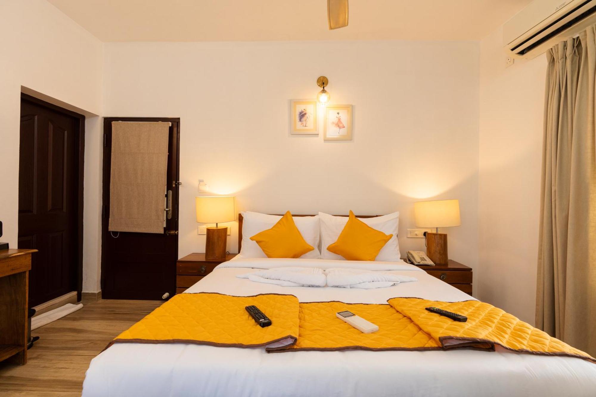 Solo Inn By Hawk Hospitality Kochi Exterior foto
