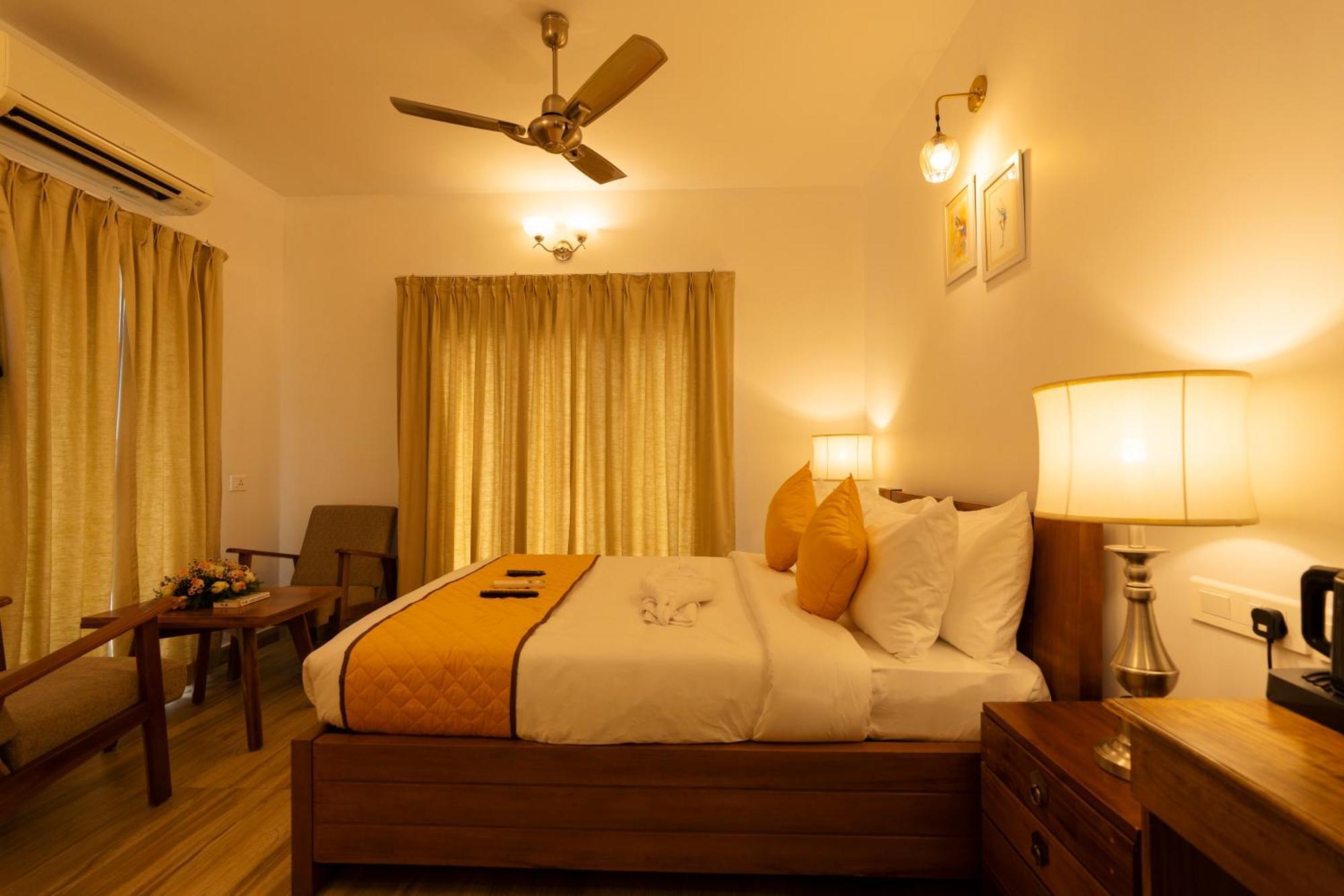 Solo Inn By Hawk Hospitality Kochi Exterior foto