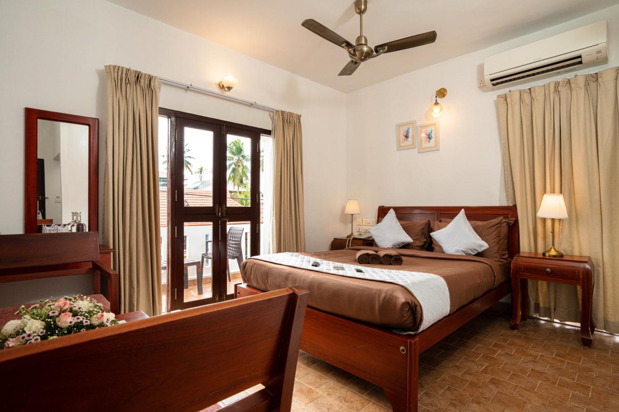 Solo Inn By Hawk Hospitality Kochi Exterior foto